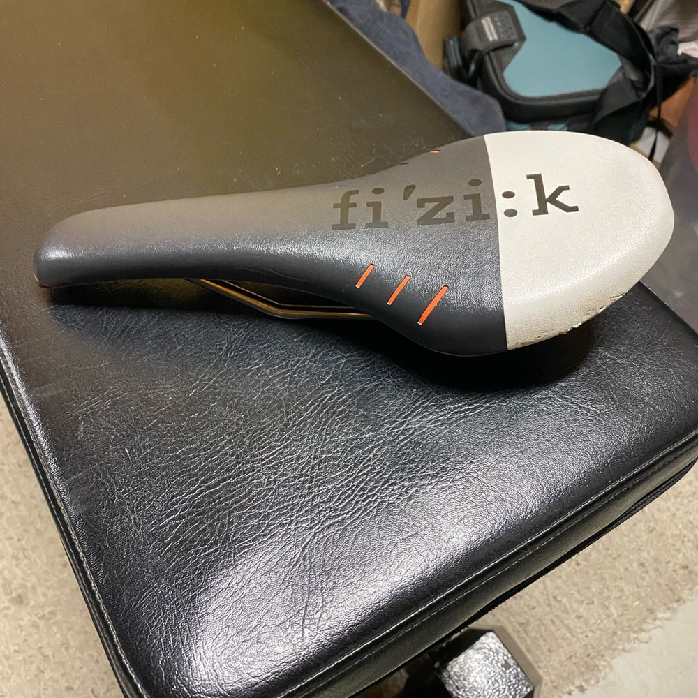 Fizik Tundra gray and White Bicycle saddle bike carbon K:ium rails
